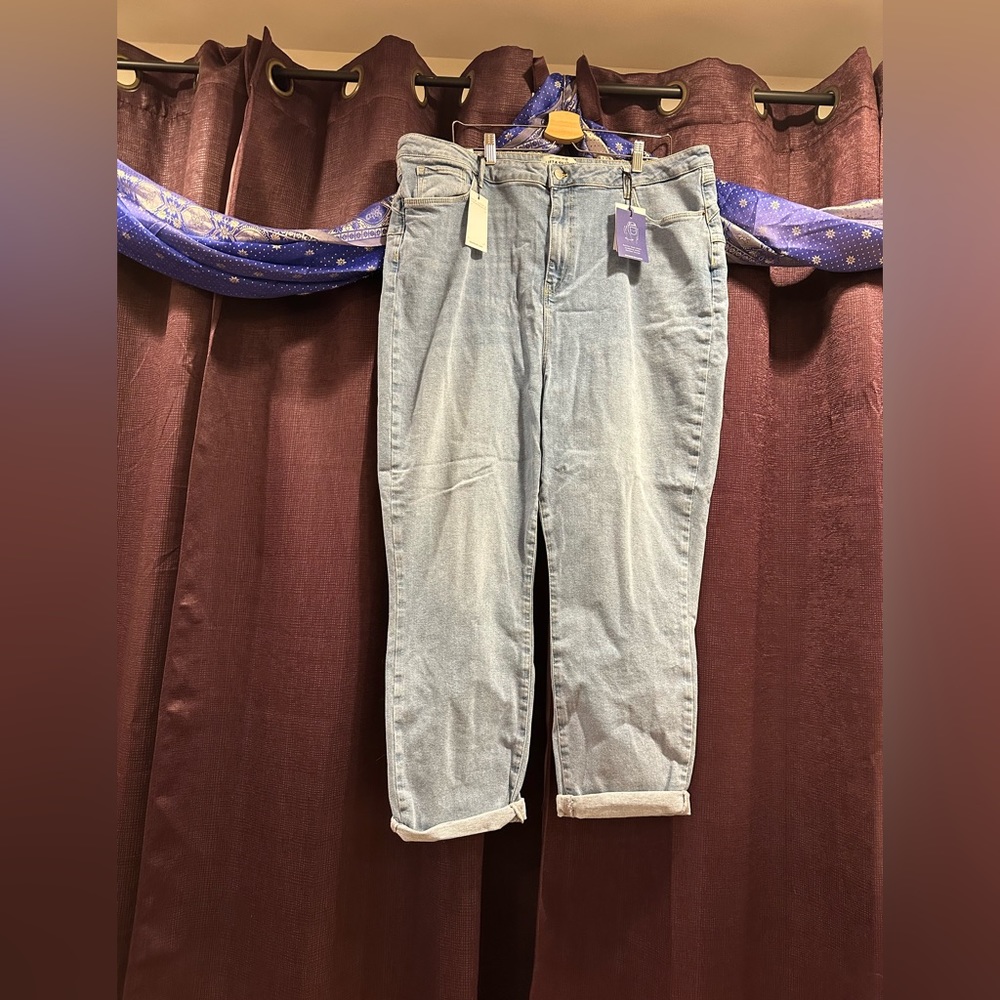 Curves Blue Mid Wash Waist Enhance Tori Mom Jeans